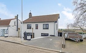 Graafjansdijk B Vakantiehuis met 3 slaapkamers net over de Belgische grens